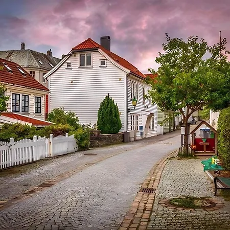 Roomsly I 1889 Building Near Bryggen דירה *
